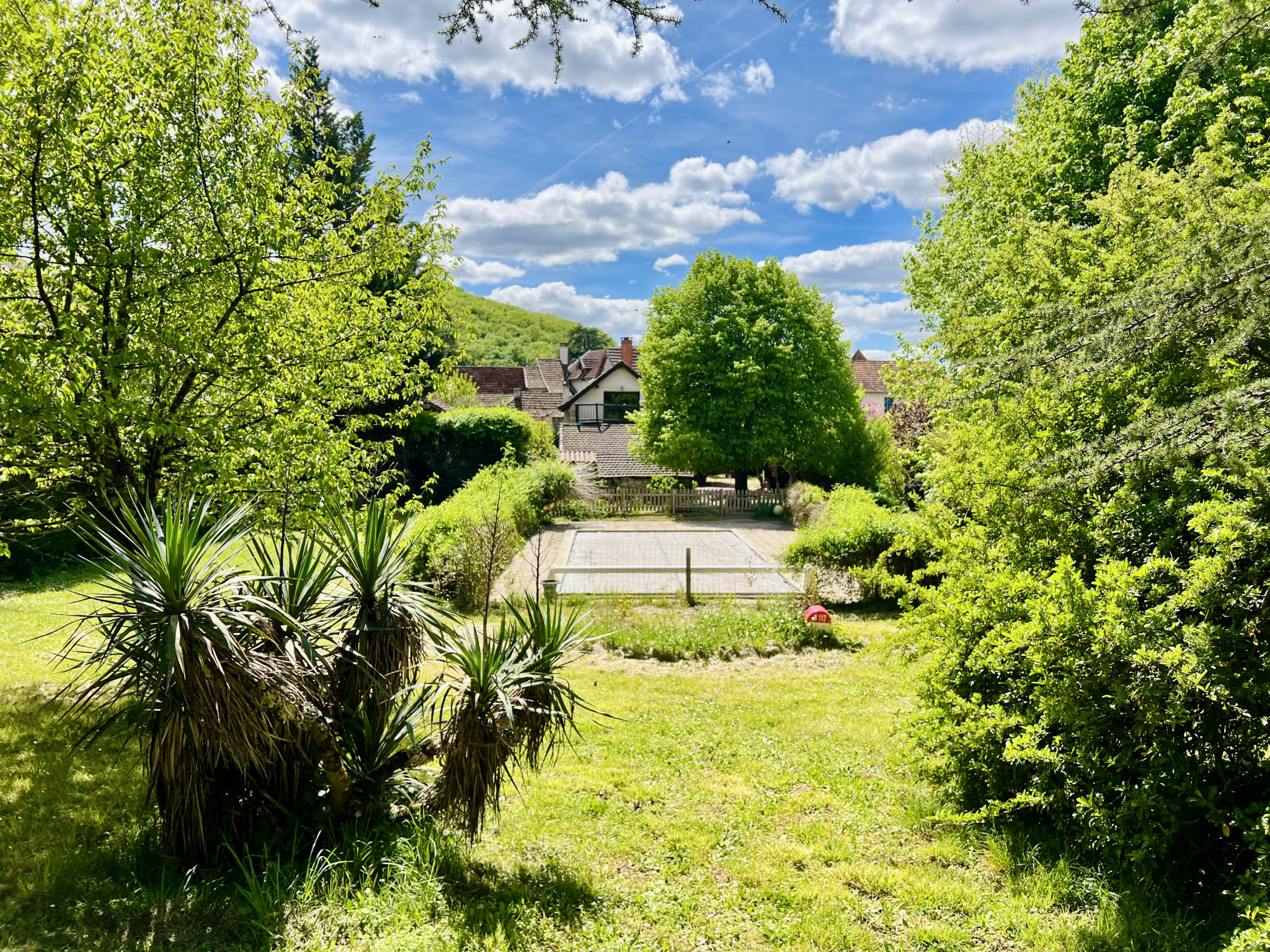 Ensemble immobilier - Maisons, garage, grange et piscine