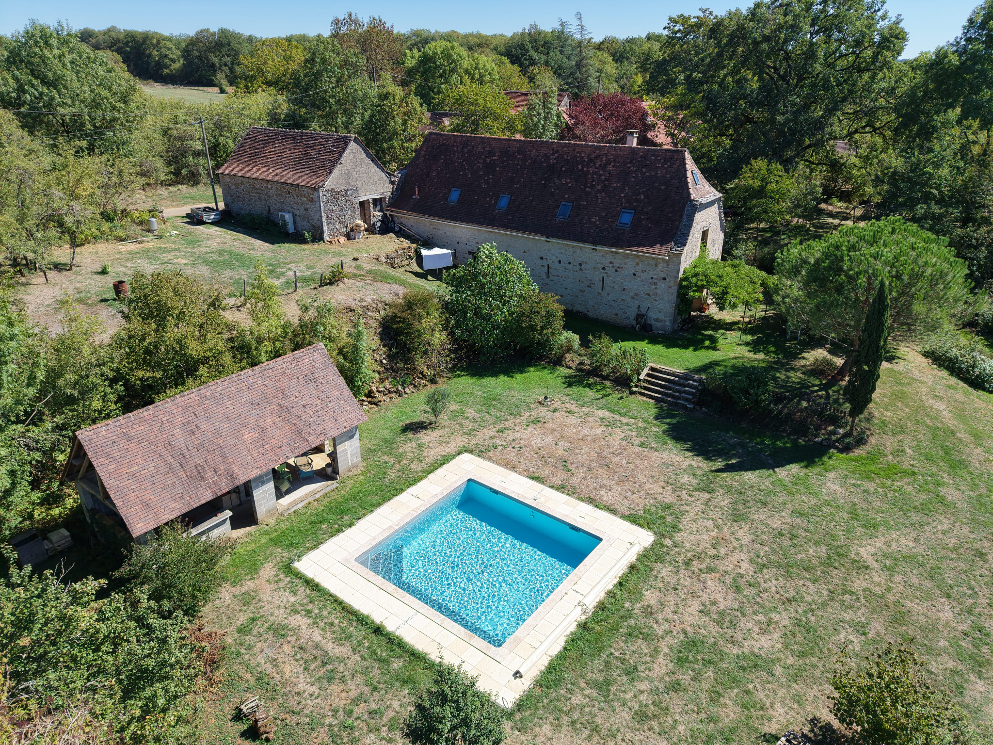 Propriété en pierre rénovée avec piscine
