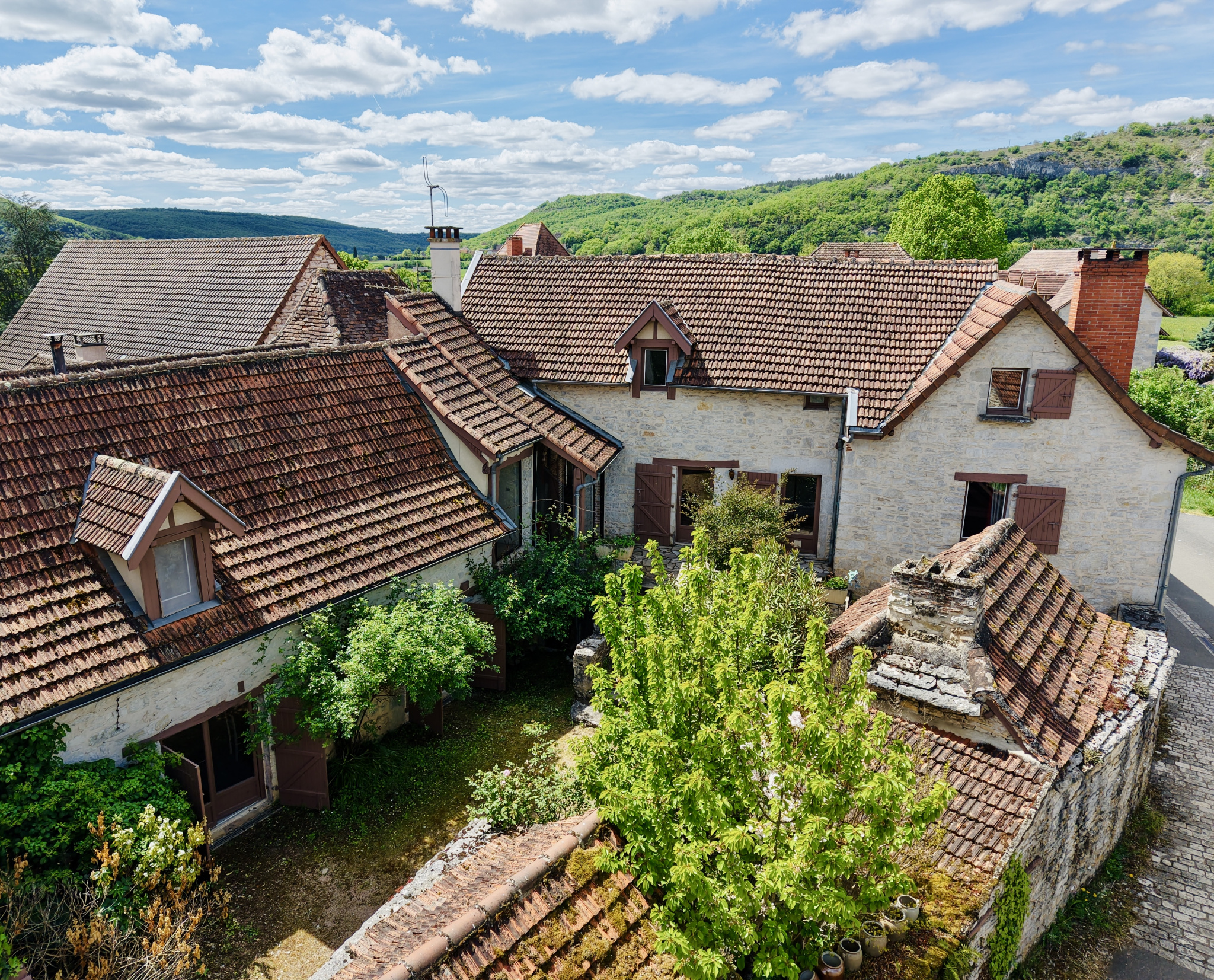 Maison de village avec Studio - T7 - 187m2