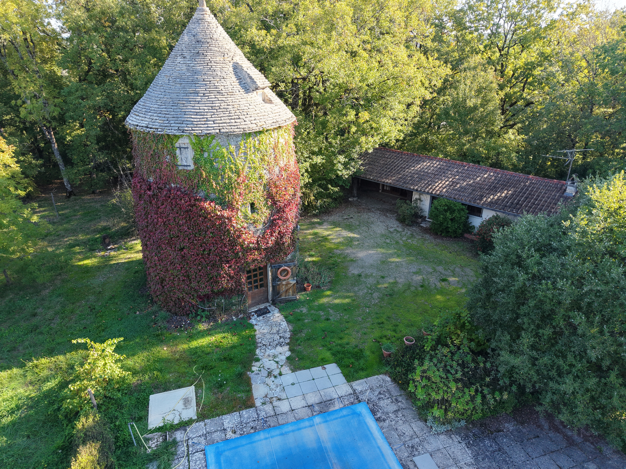 Moulin à vent du XVIIIe siècle et maison
