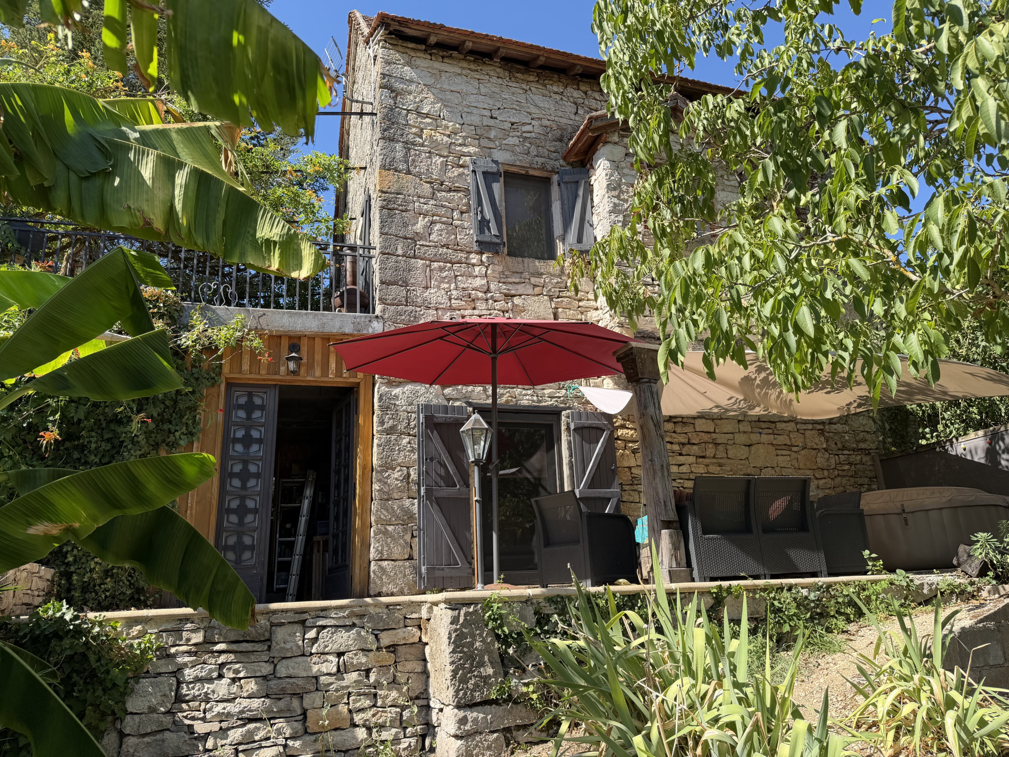 MAISON EN PIERRE